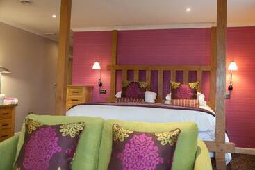 هتل The Plough Inn