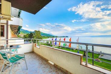 هتل Tino  Ohrid