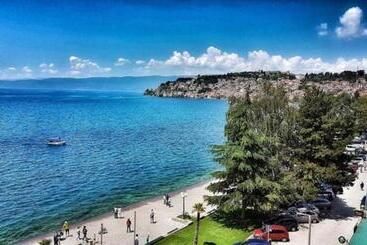 هتل Tino  Ohrid