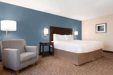 هتل Wyndham Garden Niagara Falls Fallsview