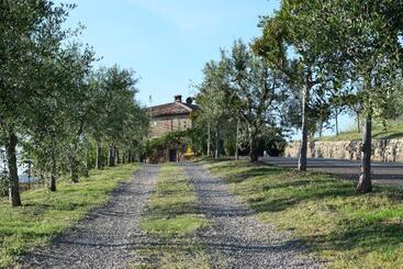 هتل Agriturismo Amina, Winery & Hiking