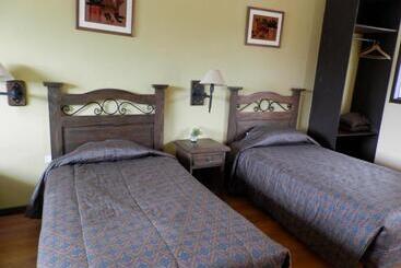 هتل La Posada Del Conde Lodge