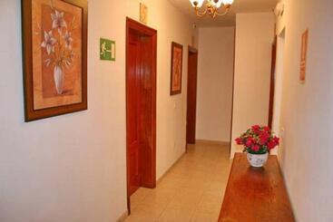 تختخواب و صبحانه La Vista Pension