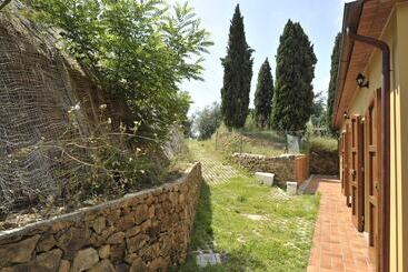 هتل Agriturismo La Grotta