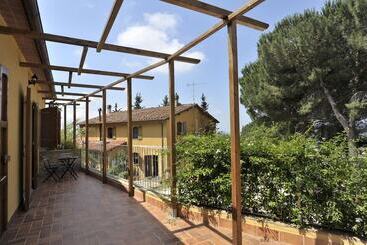 هتل Agriturismo La Grotta
