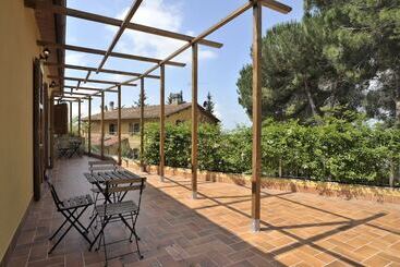هتل Agriturismo La Grotta