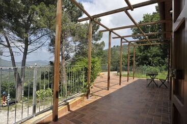هتل Agriturismo La Grotta