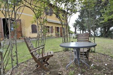 هتل Agriturismo La Grotta