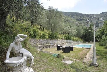 هتل Agriturismo La Grotta