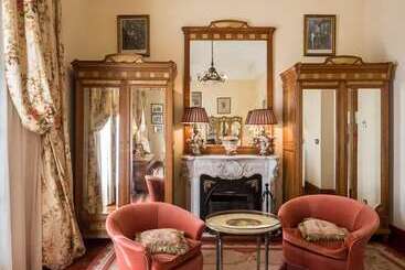 هتل Boutique Conde De La Corte