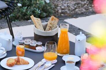 هتل Château Hôtel Grand Barrail