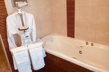 هتل Clos La Boetie & Spa