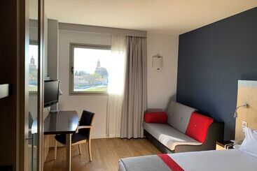 هتل Holiday Inn Express Vitoria, An Ihg