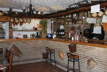 هتل Hostal Atalaya