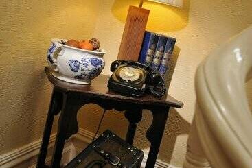 هتل Howarth House