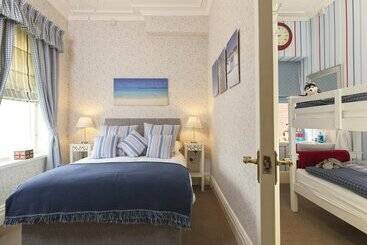 هتل Howarth House