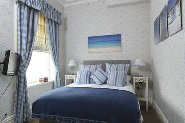 هتل Howarth House