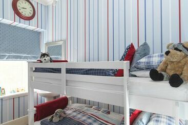 هتل Howarth House