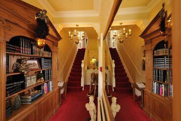 هتل Howarth House