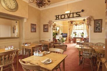 هتل Howarth House