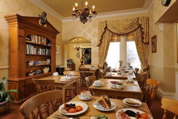 هتل Howarth House