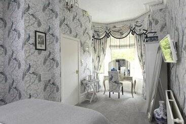 هتل Howarth House