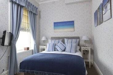 هتل Howarth House