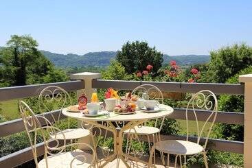هتل Hôtel Le Clos Roussillon