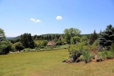 هتل Hôtel Le Clos Roussillon