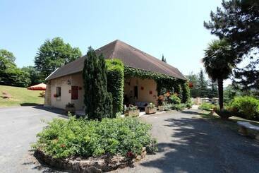 هتل Hôtel Le Clos Roussillon