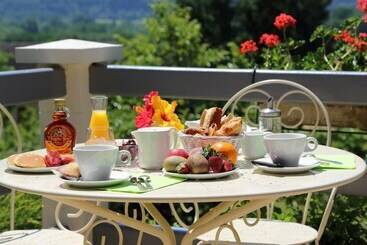 هتل Hôtel Le Clos Roussillon