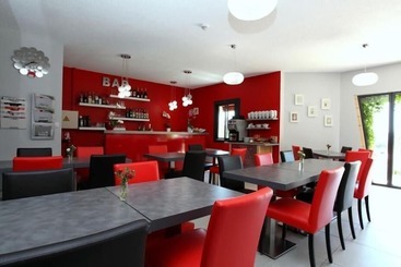 هتل Hôtel Le Clos Roussillon