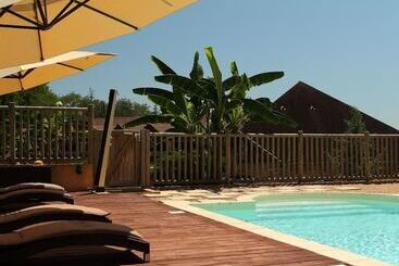 هتل Hôtel Le Clos Roussillon