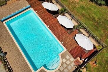هتل Hôtel Le Clos Roussillon