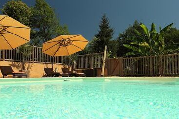 هتل Hôtel Le Clos Roussillon