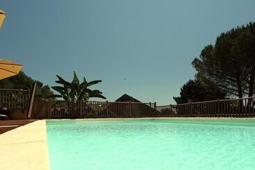 هتل Hôtel Le Clos Roussillon