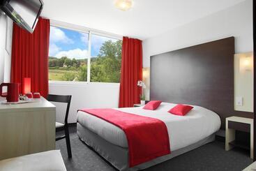 هتل Hôtel Le Clos Roussillon
