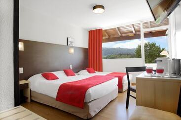 هتل Hôtel Le Clos Roussillon