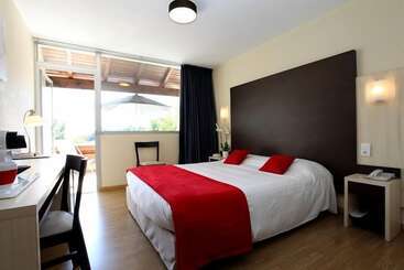 هتل Hôtel Le Clos Roussillon