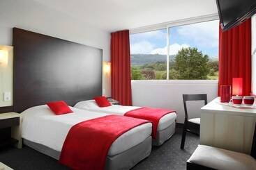 هتل Hôtel Le Clos Roussillon