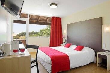 هتل Hôtel Le Clos Roussillon