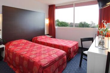 هتل Hôtel Le Clos Roussillon