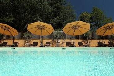 هتل Hôtel Le Clos Roussillon