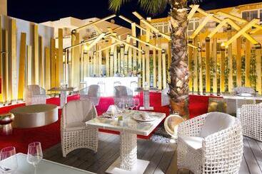 هتل Migjorn Ibiza Suites & Spa
