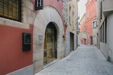 هتل Museu Llegendes De Girona