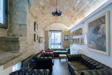 هتل Museu Llegendes De Girona