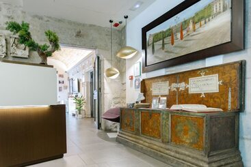 هتل Museu Llegendes De Girona