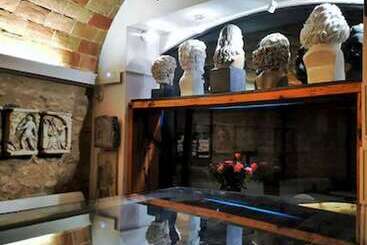 هتل Museu Llegendes De Girona