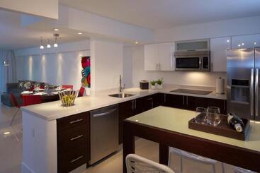هتل Beach Haus Bal Harbour