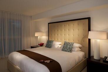 Отель Beach Haus Bal Harbour